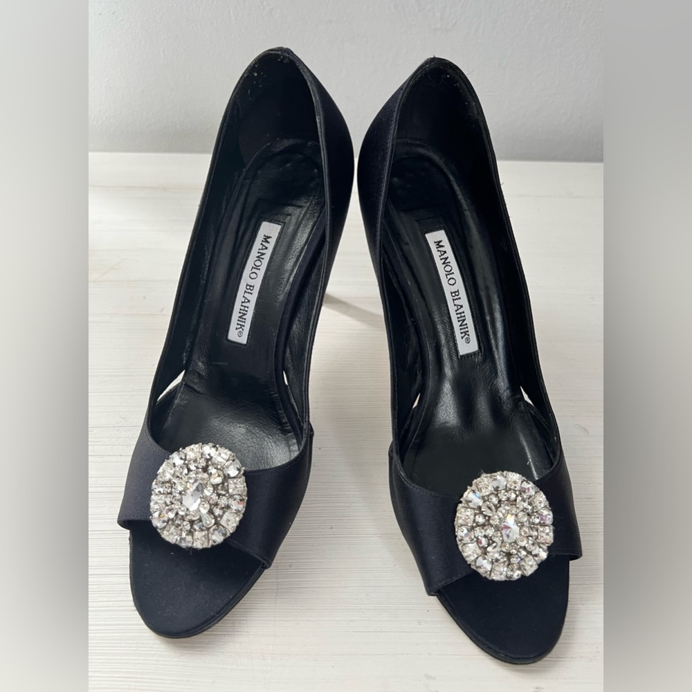 Manolo Blahnik satin stylish heels